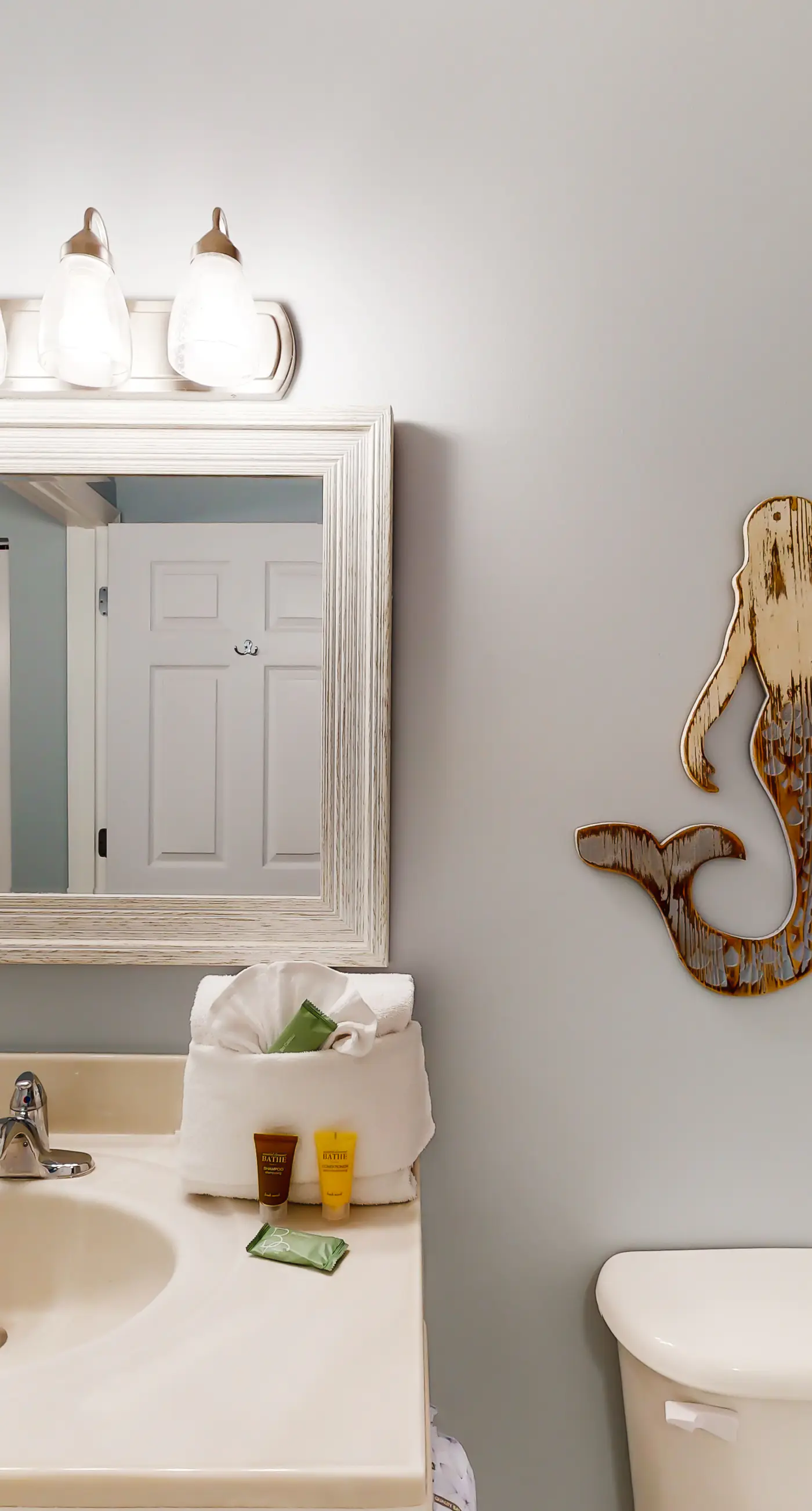 Inviting Gulf-front condo In Perdido Key with waterfront pool/hot tub and oceanfront balcony