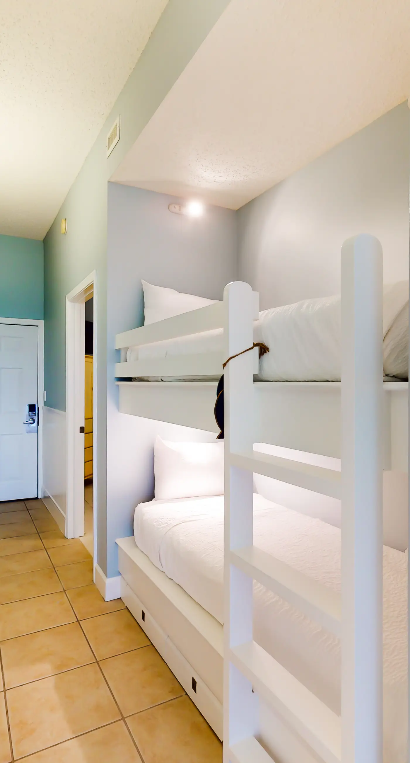 Inviting Gulf-front condo In Perdido Key with waterfront pool/hot tub and oceanfront balcony