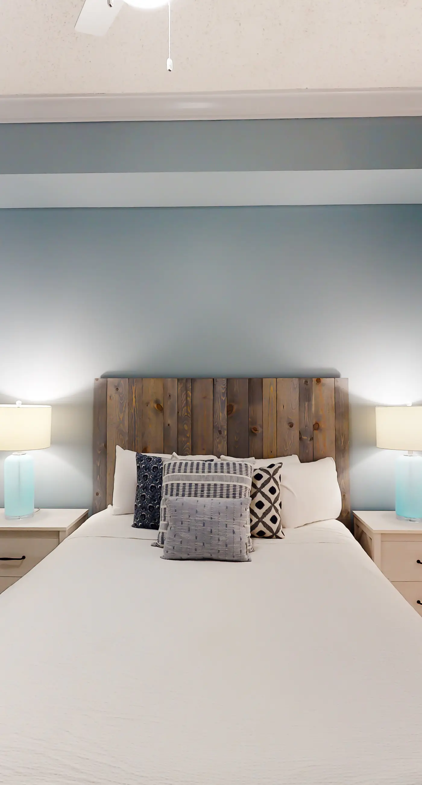 Inviting Gulf-front condo In Perdido Key with waterfront pool/hot tub and oceanfront balcony