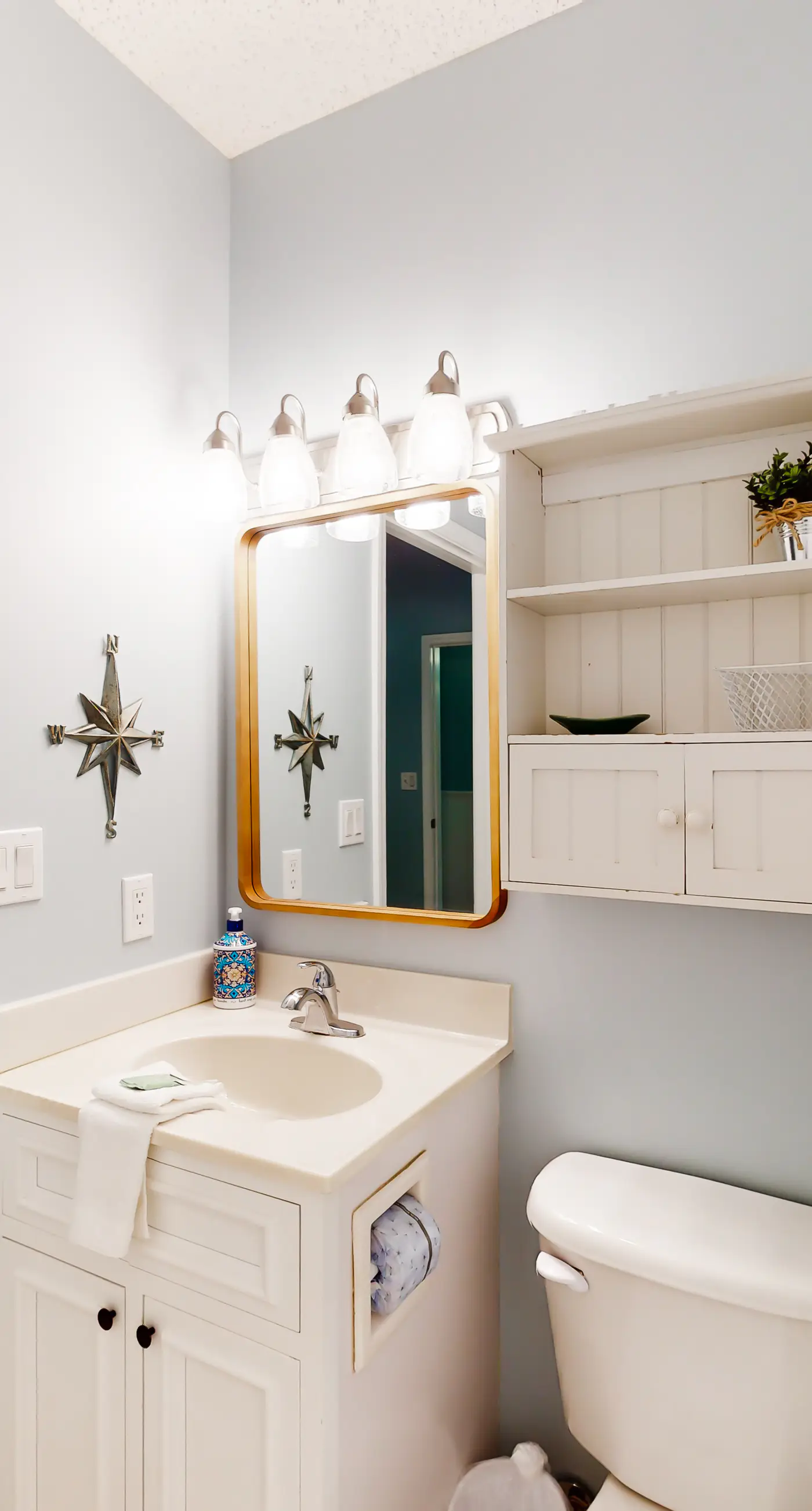 Inviting Gulf-front condo In Perdido Key with waterfront pool/hot tub and oceanfront balcony