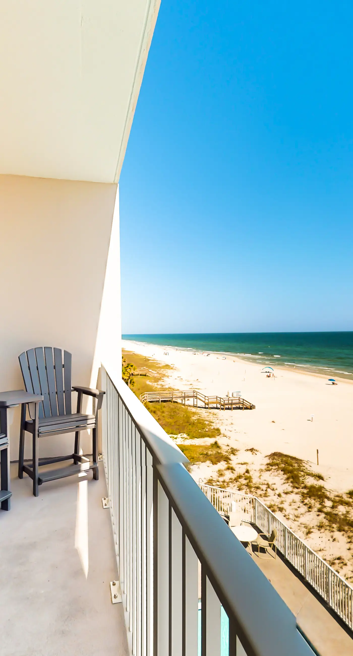 Inviting Gulf-front condo In Perdido Key with waterfront pool/hot tub and oceanfront balcony