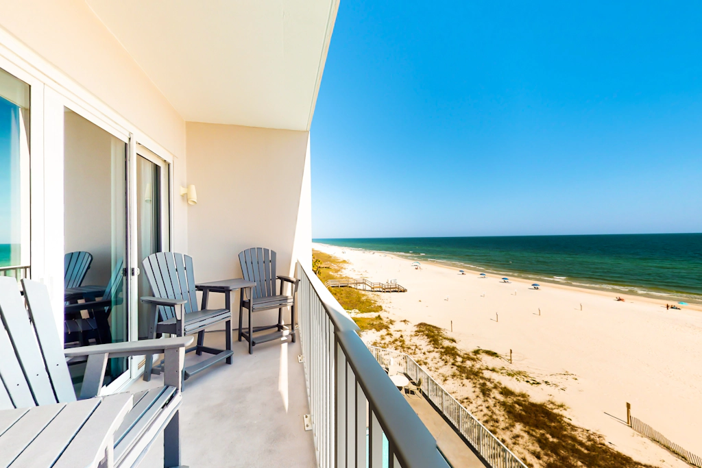 Inviting Gulf-front condo In Perdido Key with waterfront pool/hot tub and oceanfront balcony