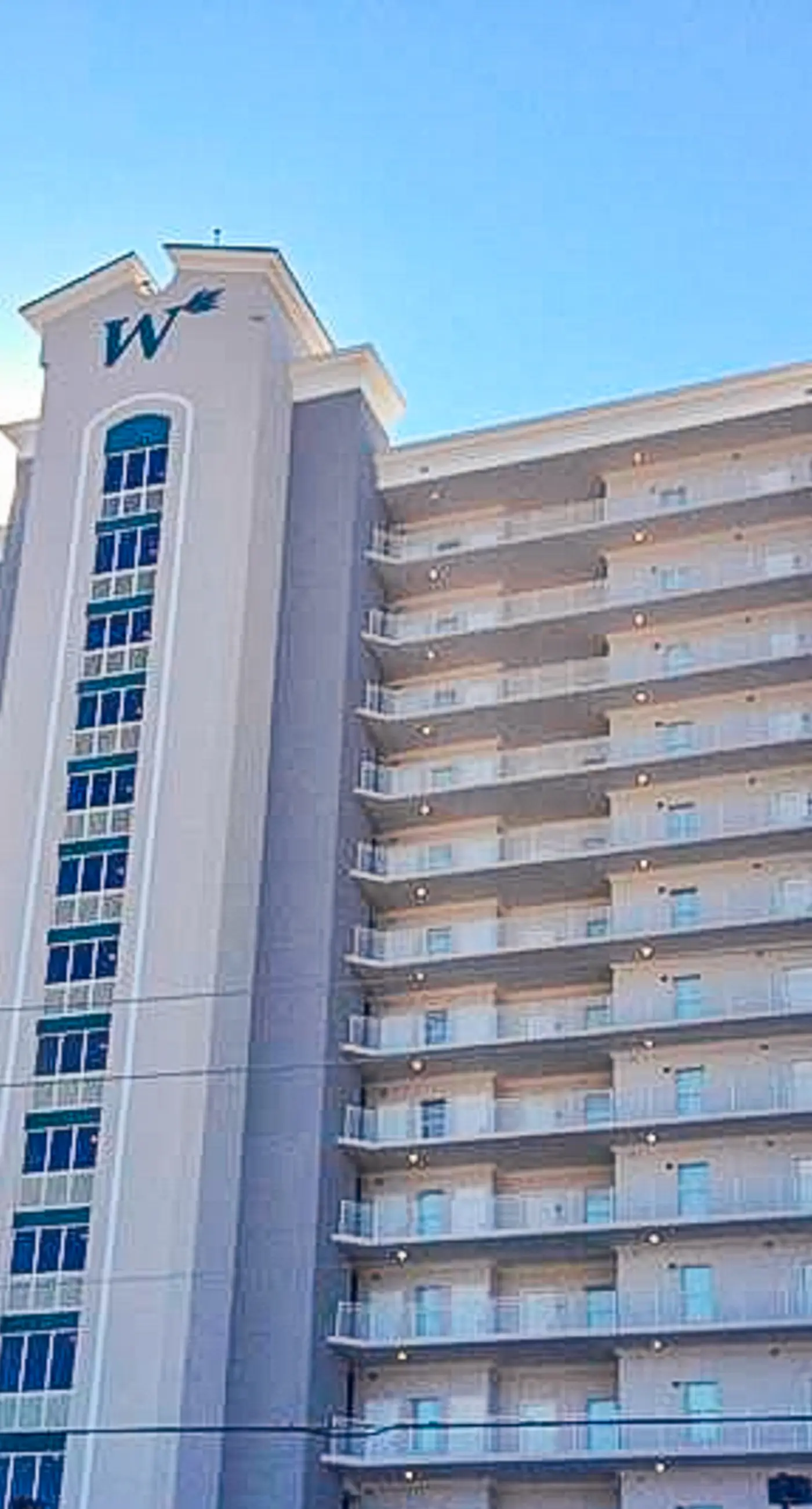 Inviting Gulf-front condo In Perdido Key with waterfront pool/hot tub and oceanfront balcony