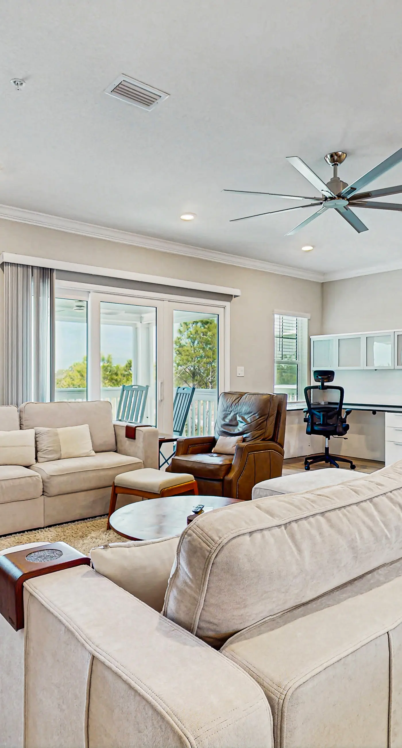 Gorgeous townhouse, plenty of space, lots of games, shared pool, close to beach