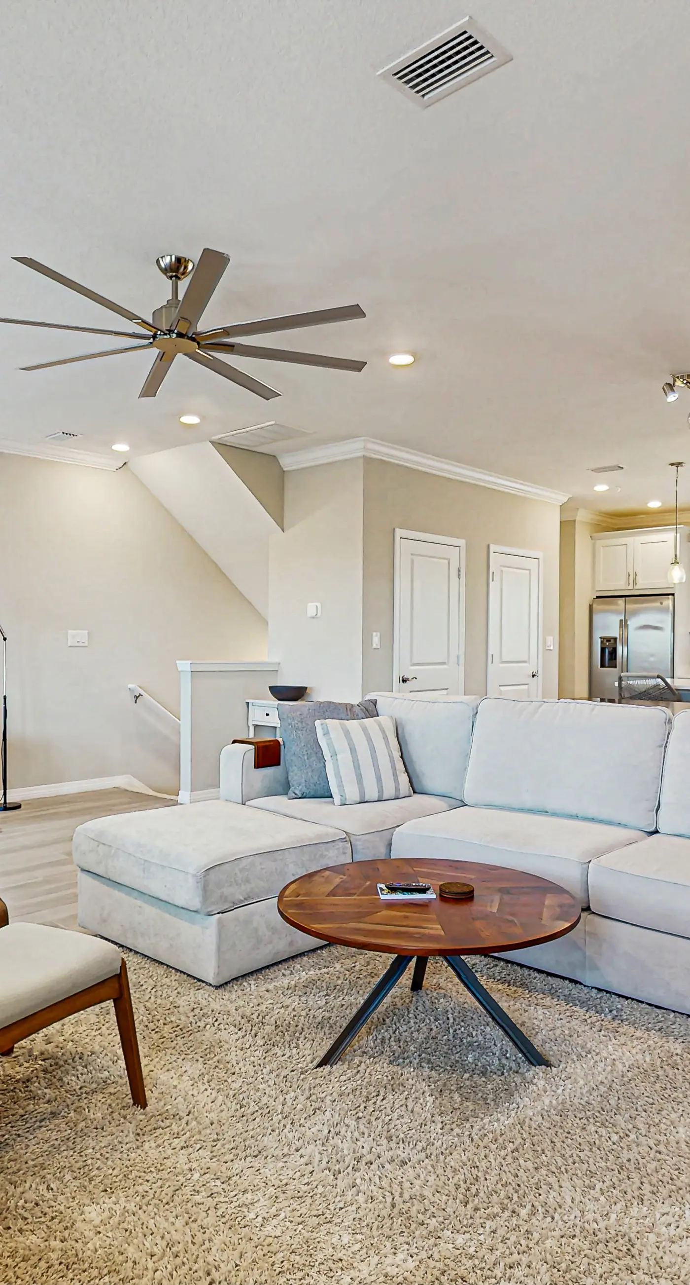 Gorgeous townhouse, plenty of space, lots of games, shared pool, close to beach