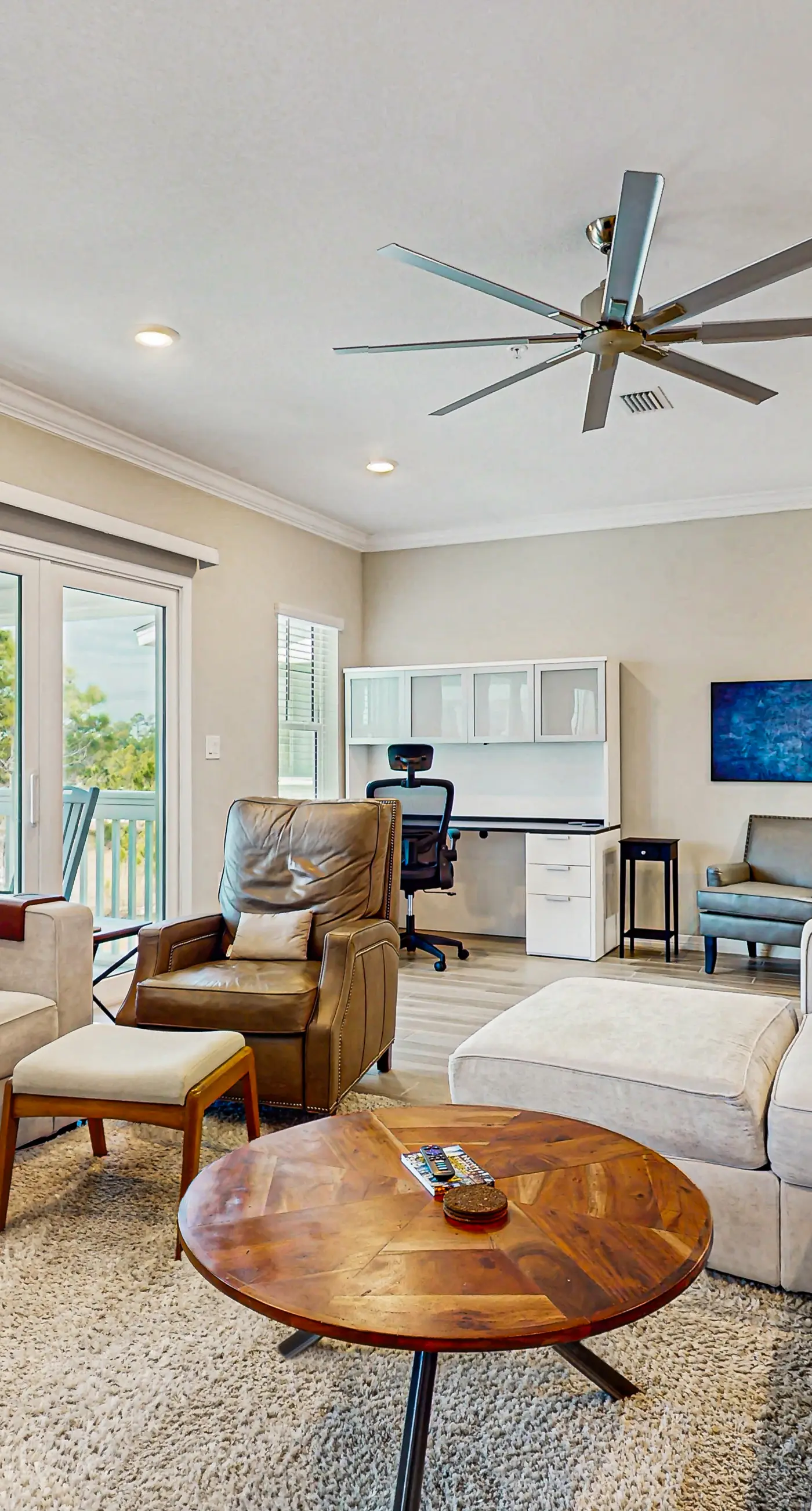 Gorgeous townhouse, plenty of space, lots of games, shared pool, close to beach