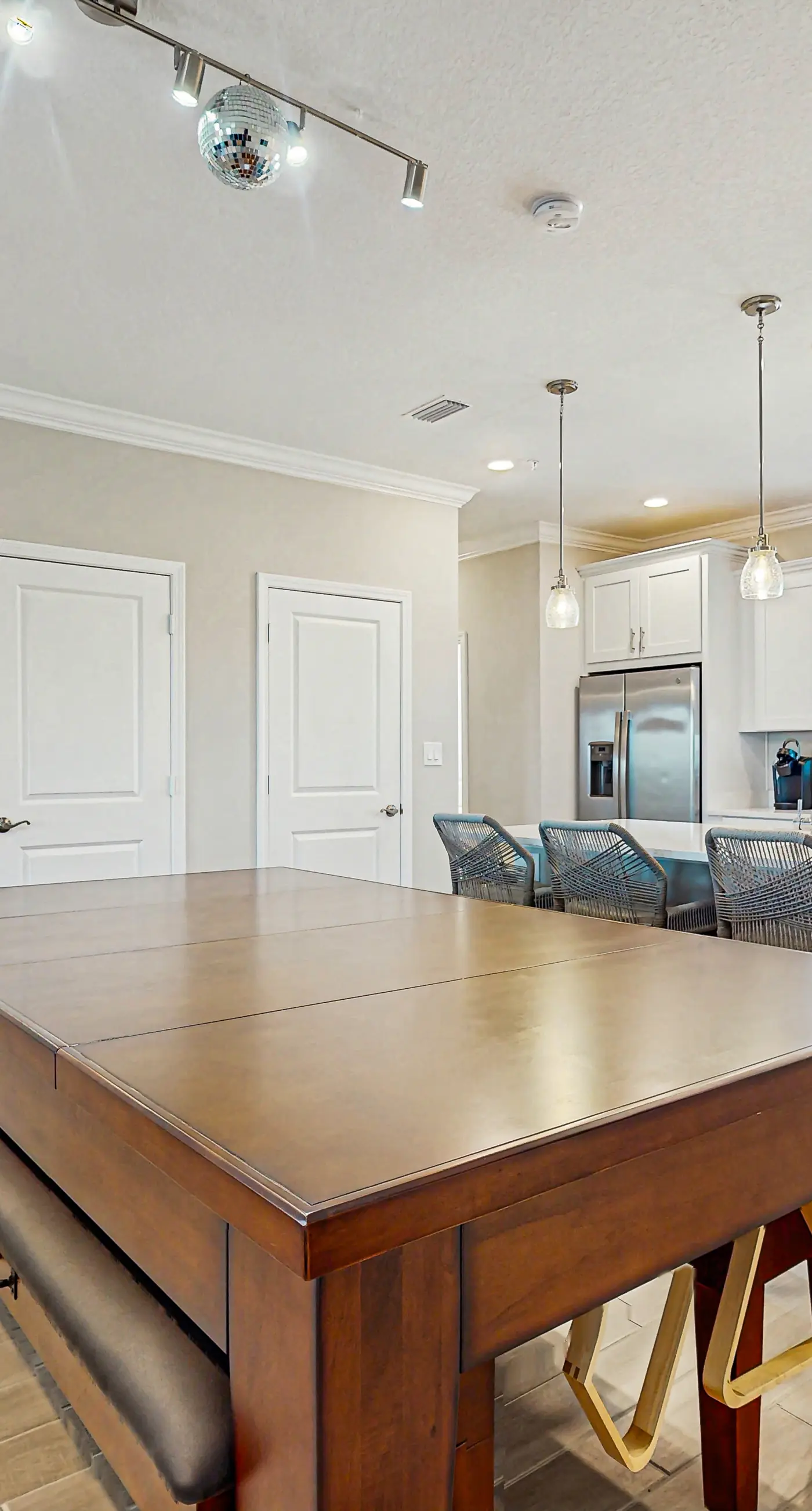 Gorgeous townhouse, plenty of space, lots of games, shared pool, close to beach