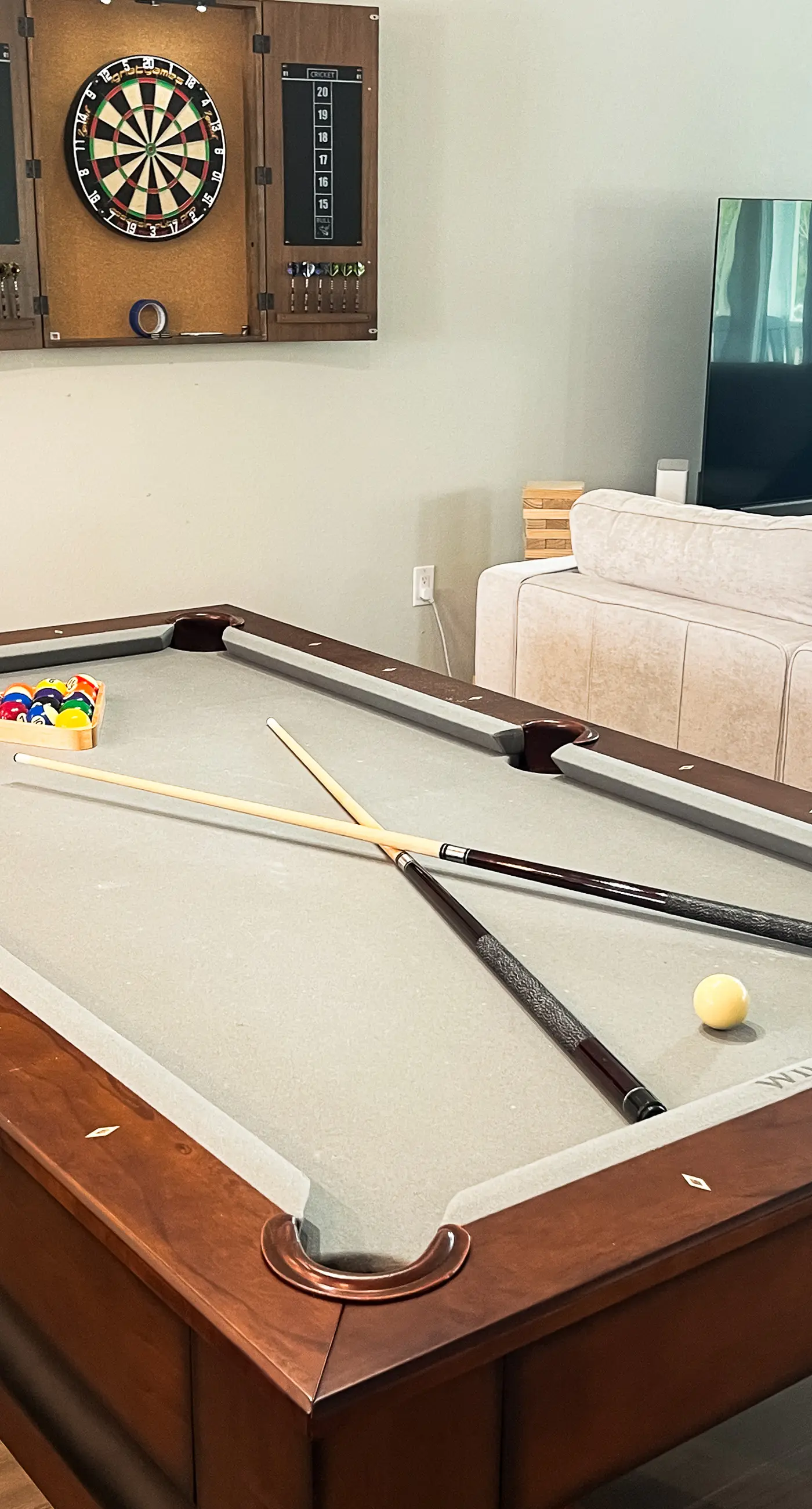 Gorgeous townhouse, plenty of space, lots of games, shared pool, close to beach