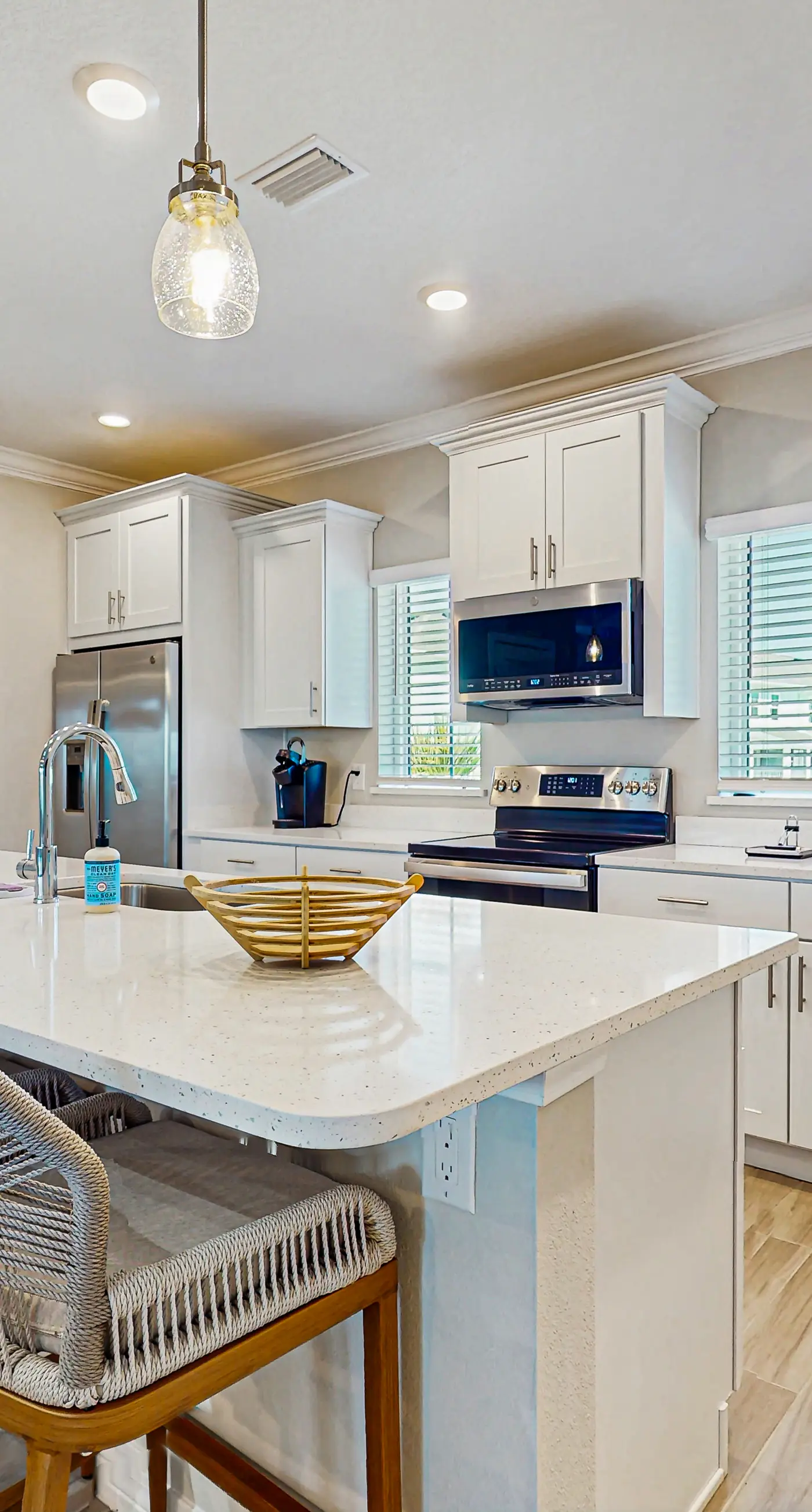 Gorgeous townhouse, plenty of space, lots of games, shared pool, close to beach