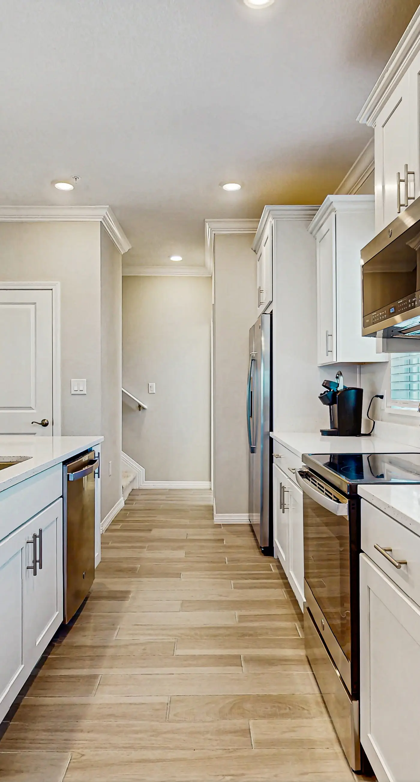 Gorgeous townhouse, plenty of space, lots of games, shared pool, close to beach