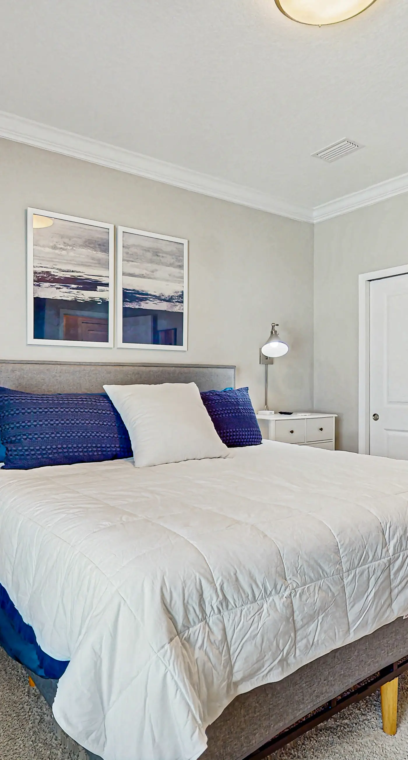 Gorgeous townhouse, plenty of space, lots of games, shared pool, close to beach