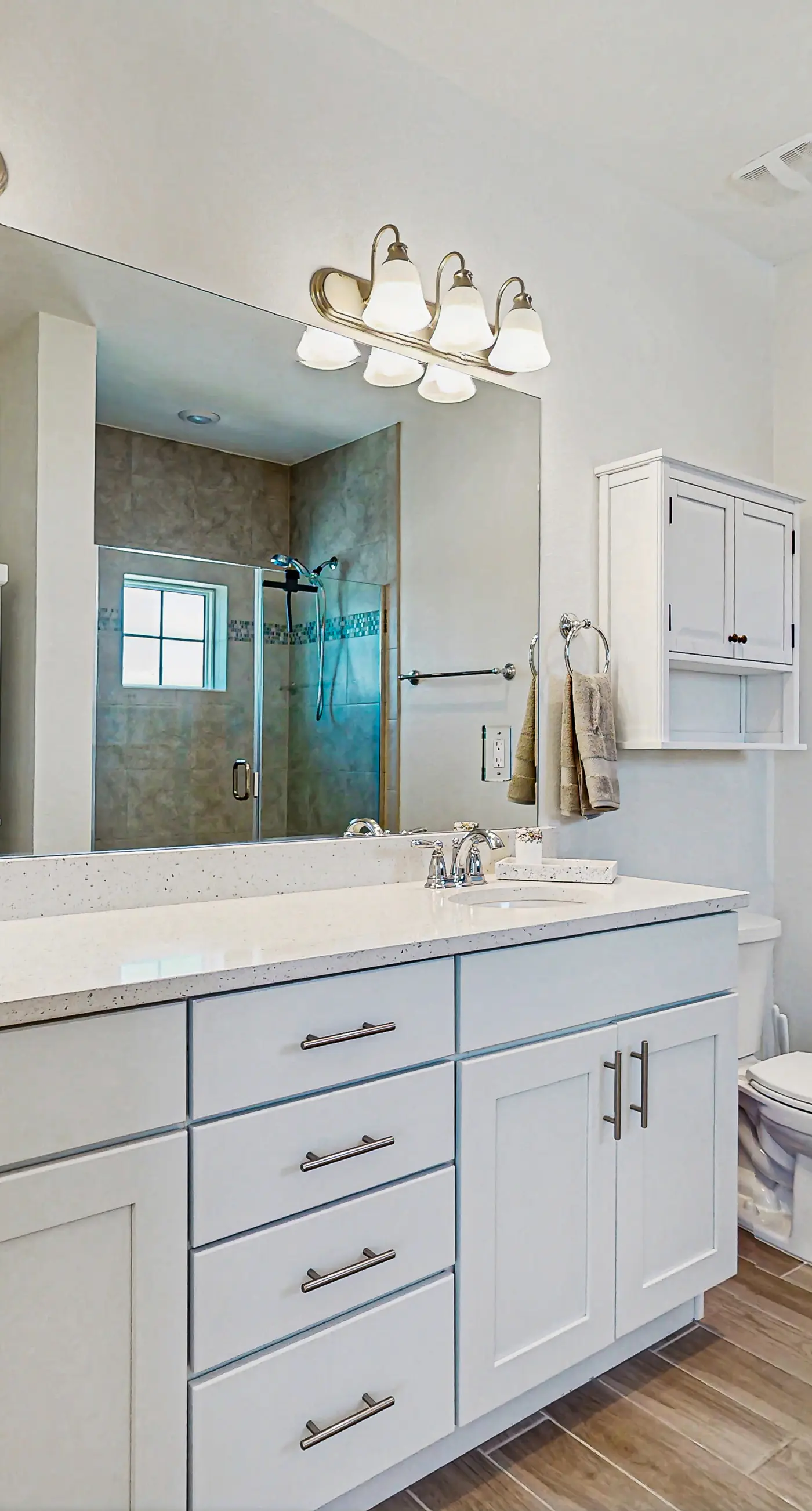 Gorgeous townhouse, plenty of space, lots of games, shared pool, close to beach