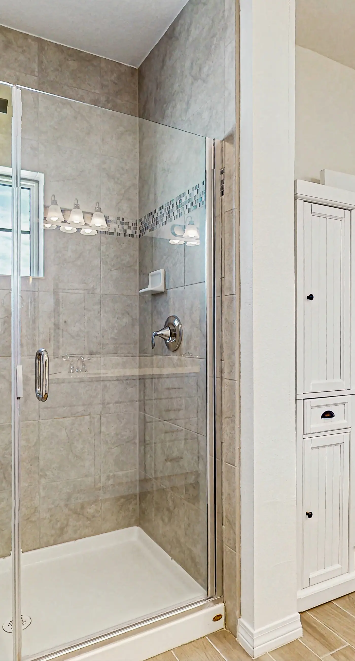 Gorgeous townhouse, plenty of space, lots of games, shared pool, close to beach