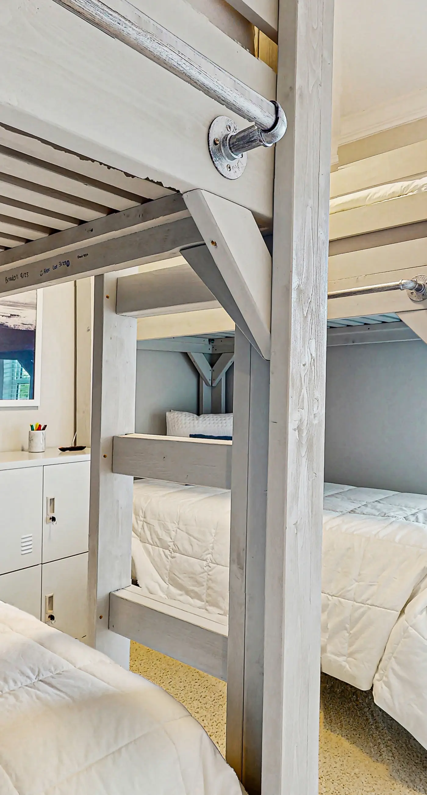 Gorgeous townhouse, plenty of space, lots of games, shared pool, close to beach