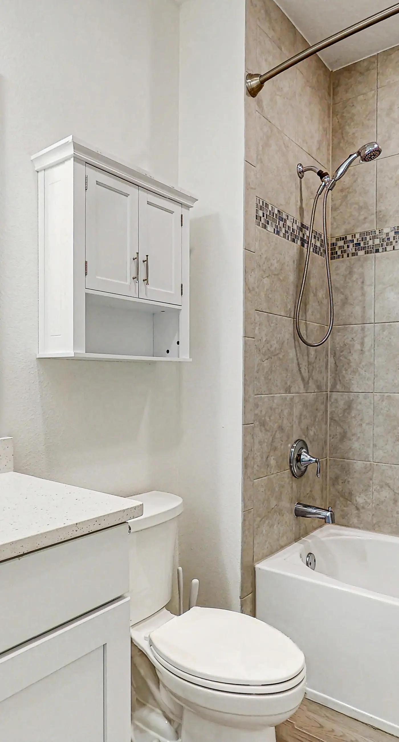 Gorgeous townhouse, plenty of space, lots of games, shared pool, close to beach