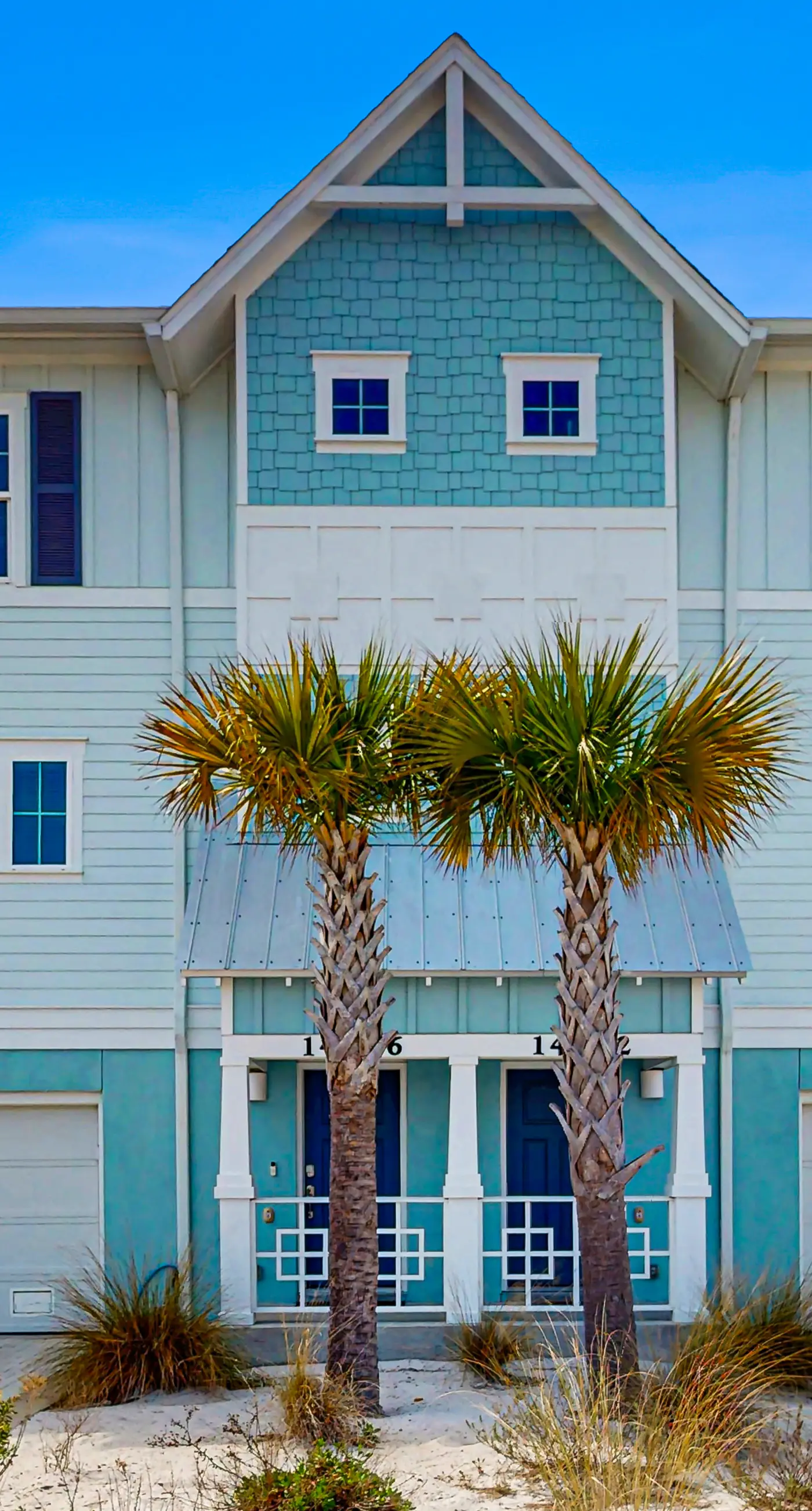 Gorgeous townhouse, plenty of space, lots of games, shared pool, close to beach