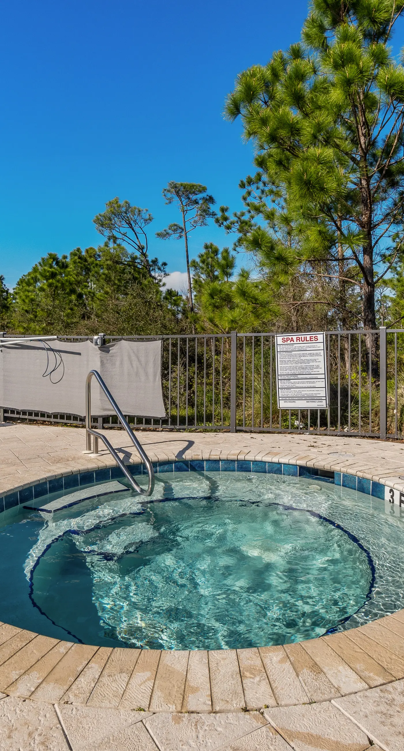 Gorgeous townhouse, plenty of space, lots of games, shared pool, close to beach