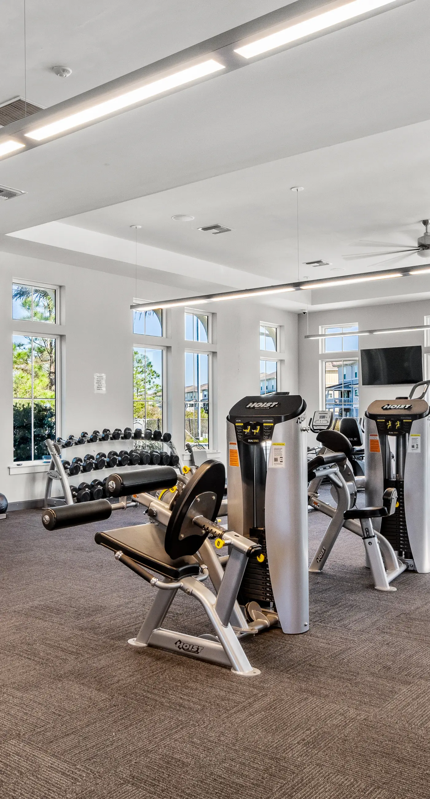 Gorgeous townhouse, plenty of space, lots of games, shared pool, close to beach