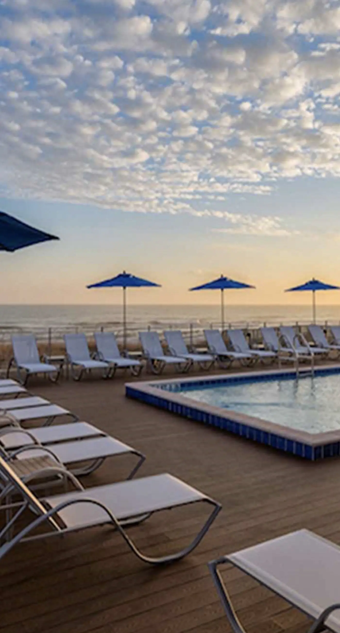 Gorgeous townhouse, plenty of space, lots of games, shared pool, close to beach