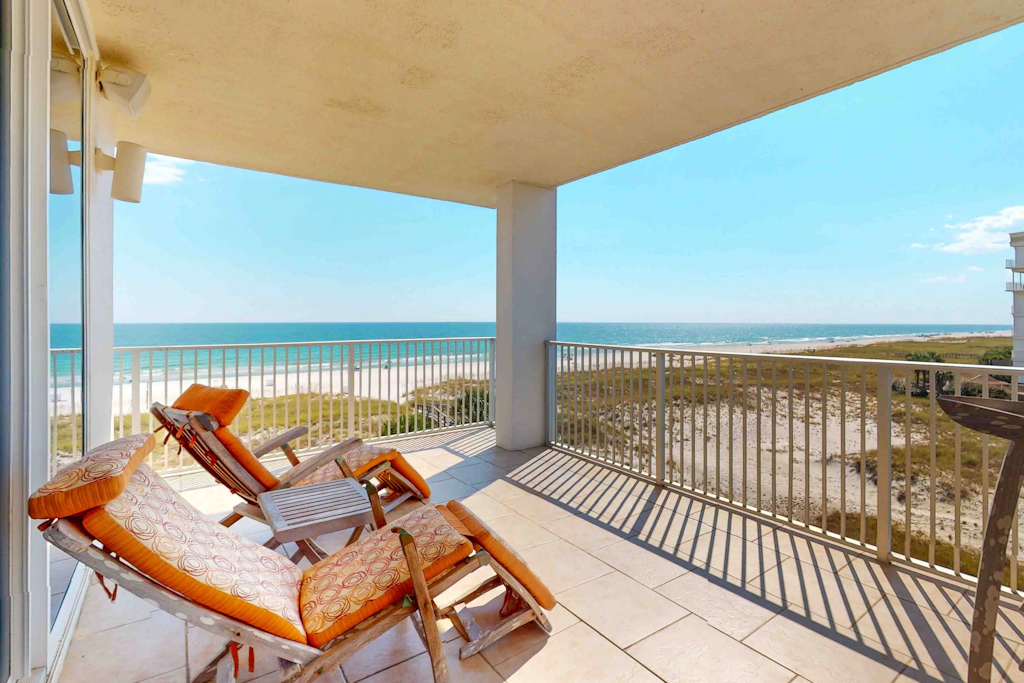 Spacious multi unit condo with two kitchens, shared pool & beach access