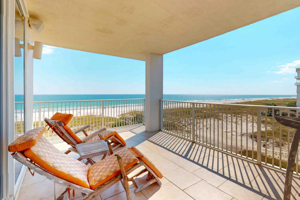 Spacious multi unit condo with two kitchens, shared pool & beach access