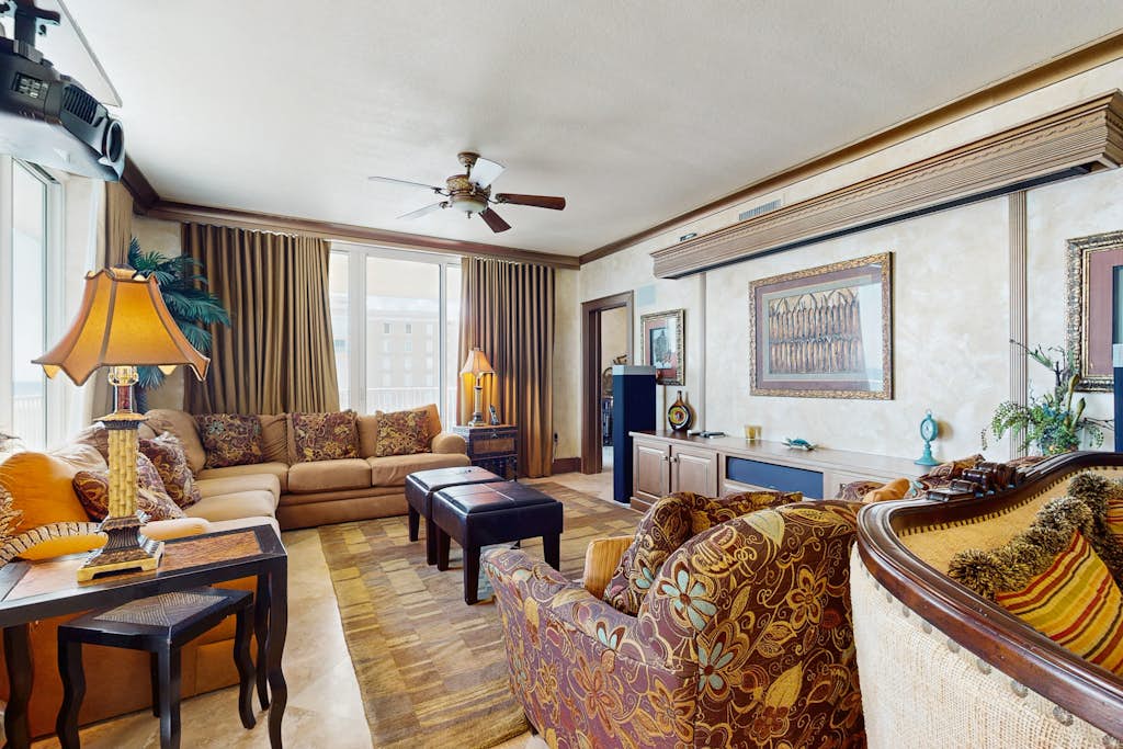 Spacious multi unit condo with two kitchens, shared pool & beach access