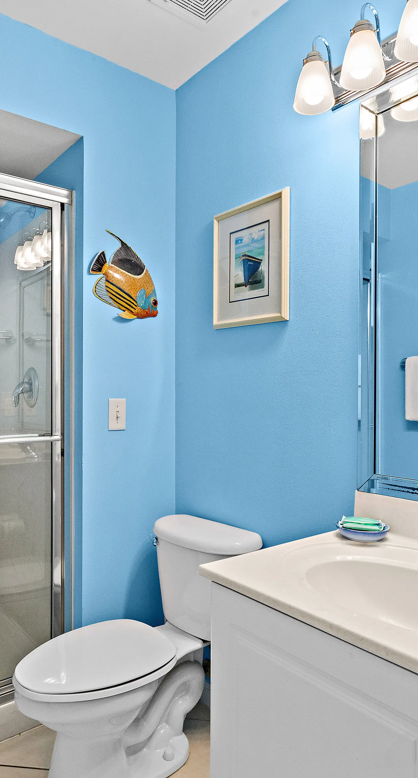 Fourth-floor, ocean-view condo with pool, high-speed WiFi, beach access & W&D