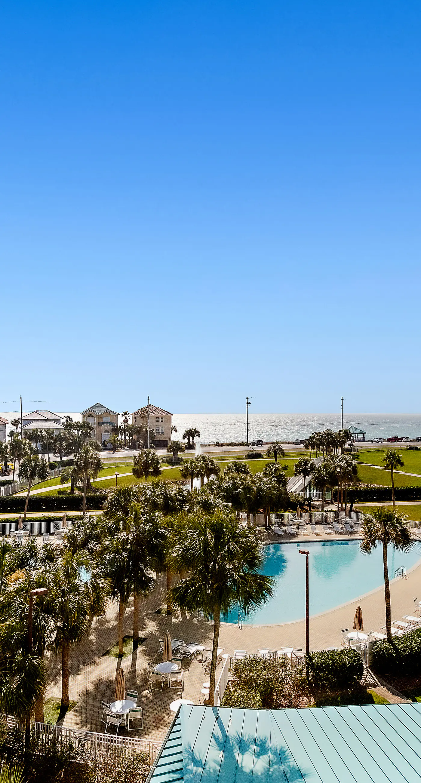 Fourth-floor, ocean-view condo with pool, high-speed WiFi, beach access & W&D