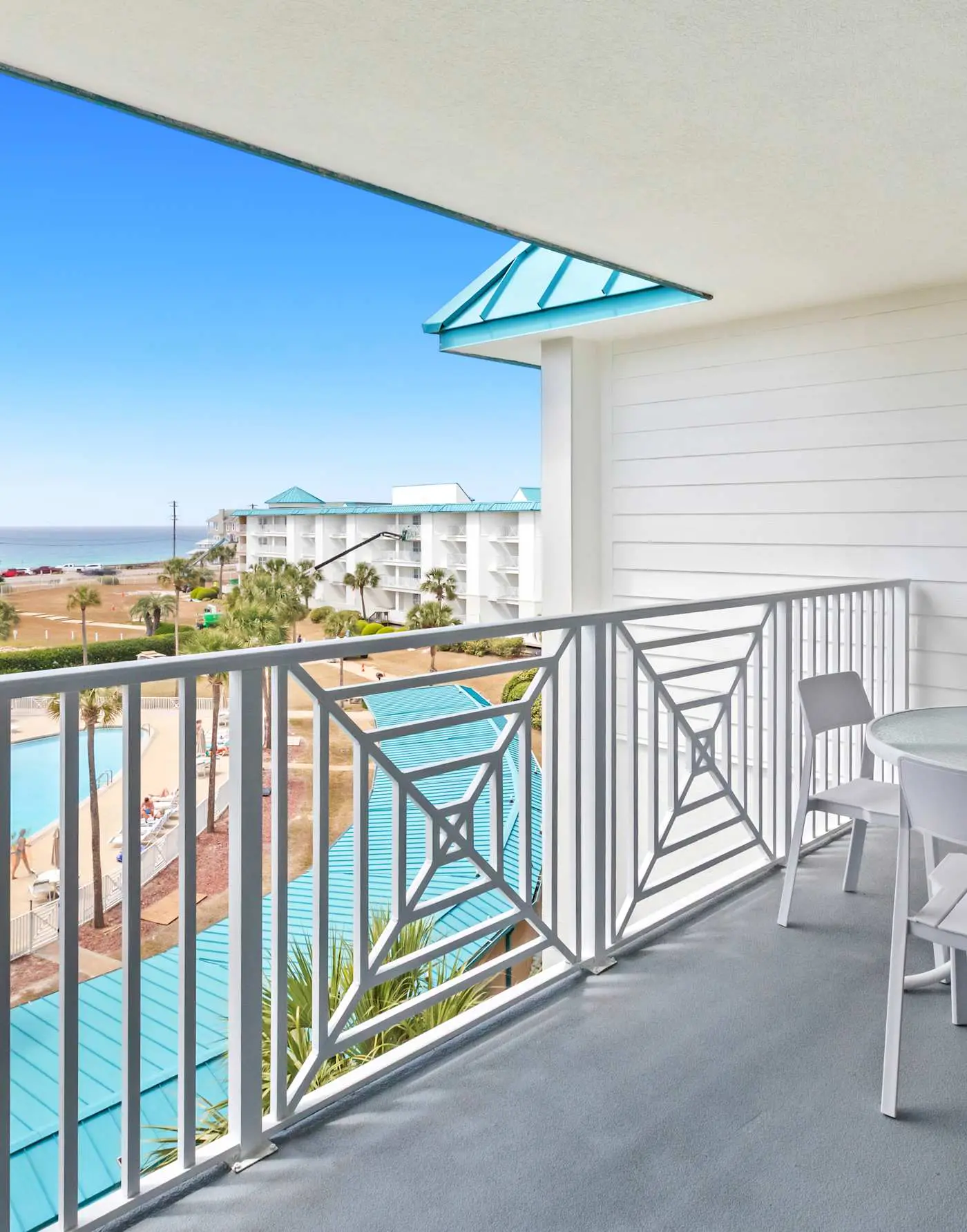 Fourth-floor, ocean-view condo with pool, high-speed WiFi, beach access & W&D