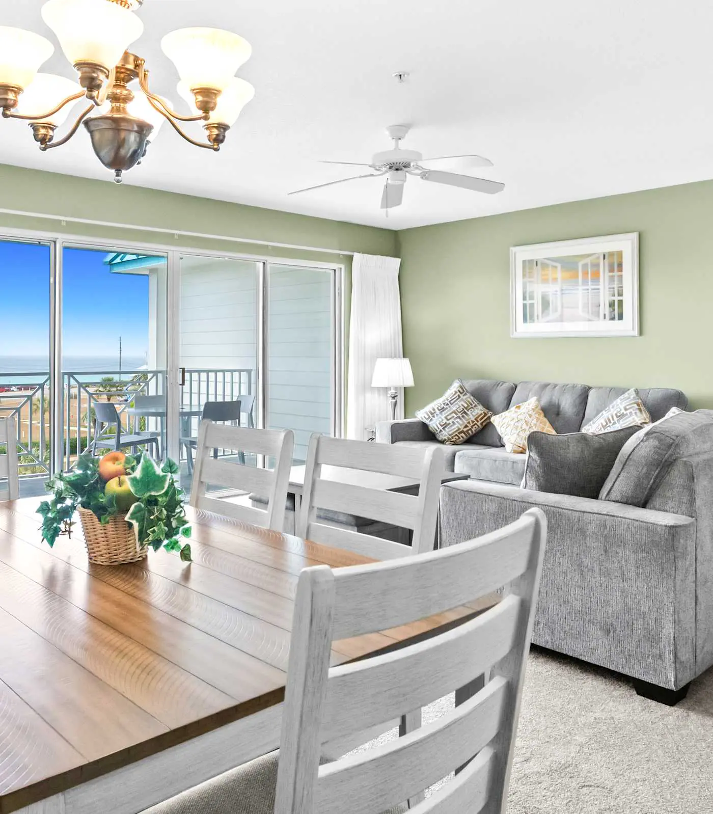 Fourth-floor, ocean-view condo with pool, high-speed WiFi, beach access & W&D