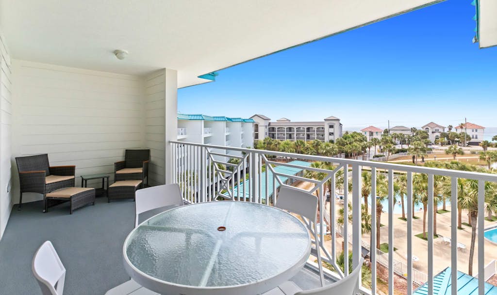 Fourth-floor, ocean-view condo with pool, high-speed WiFi, beach access & W&D