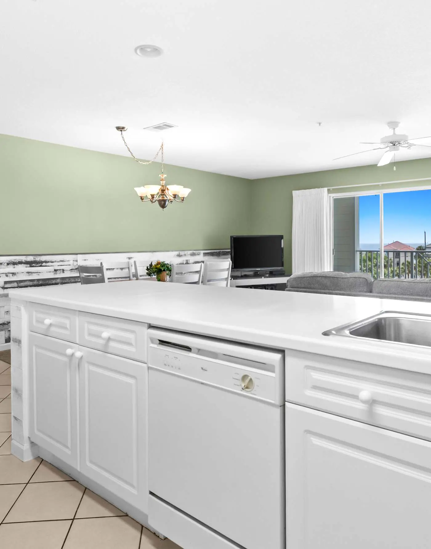 Fourth-floor, ocean-view condo with pool, high-speed WiFi, beach access & W&D