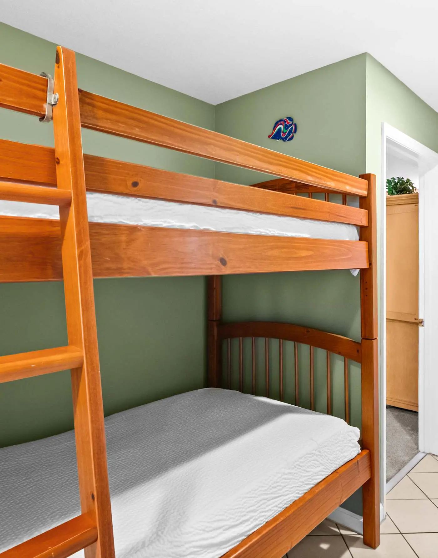 Fourth-floor, ocean-view condo with pool, high-speed WiFi, beach access & W&D