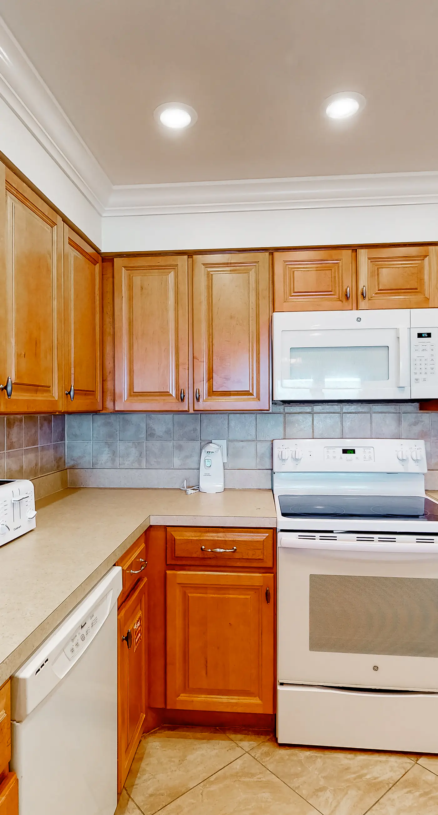 Beachfront ground-floor condo with beach & Gulf views, outdoor pool & tennis