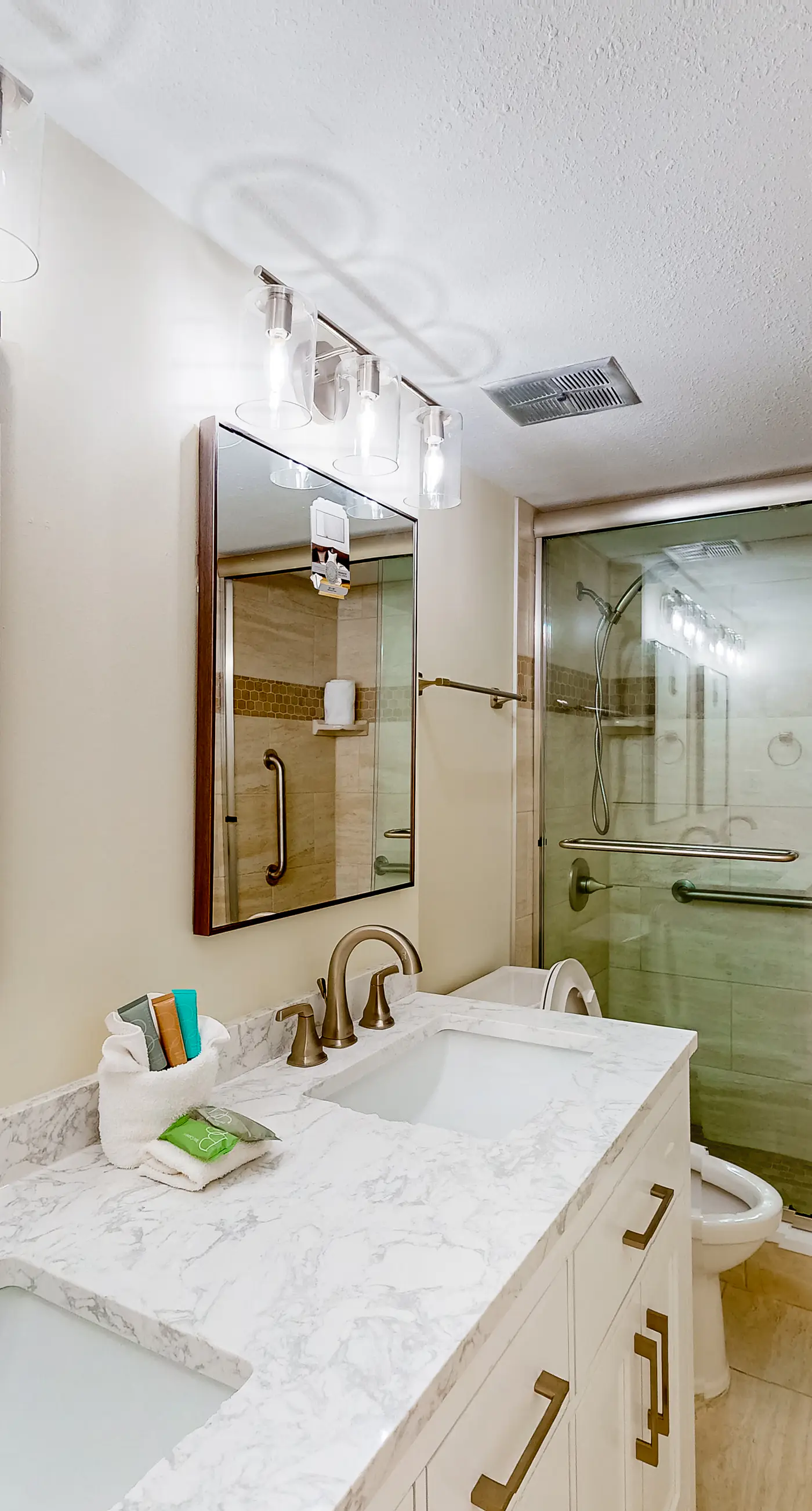 Beachfront ground-floor condo with beach & Gulf views, outdoor pool & tennis