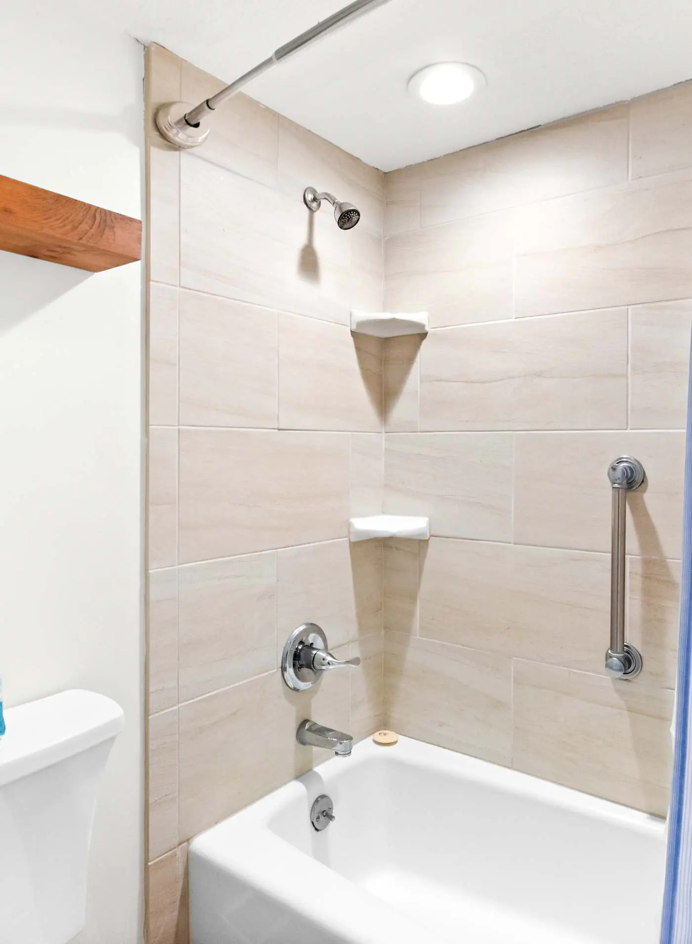 Ground floor oceanfront beachy condo with furnished patio, outdoor pool, gym