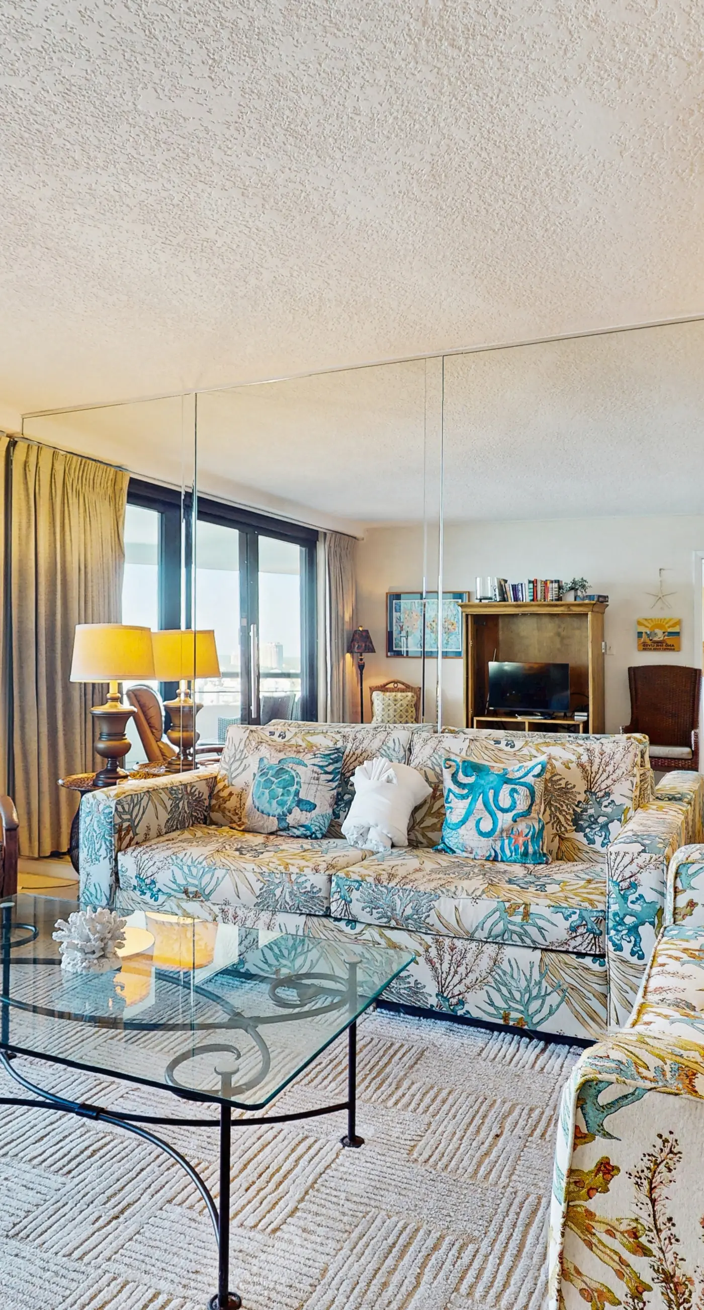 Gulf-view resort condo with pools, hot tubs, balcony, WiFi, W&D, & AC