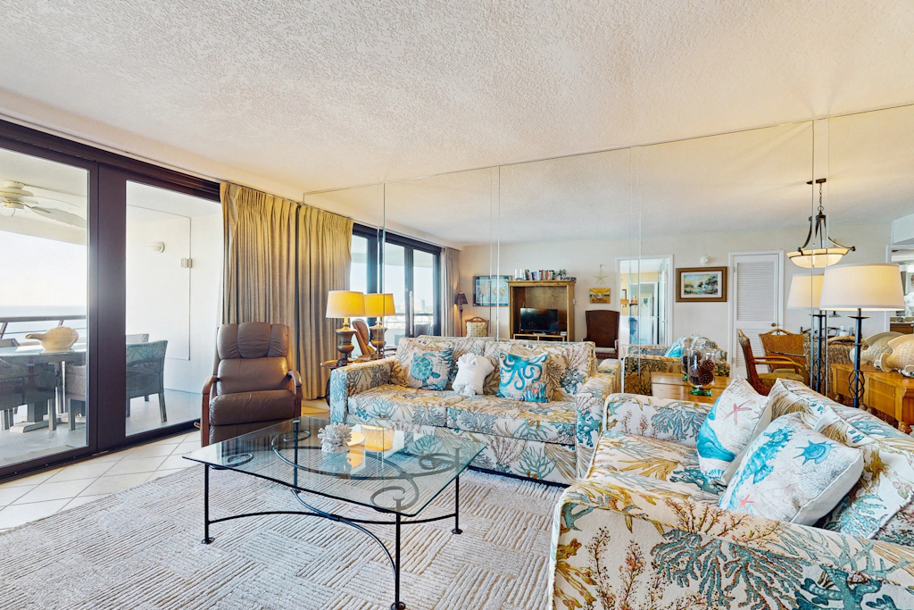 Gulf-view resort condo with pools, hot tubs, balcony, WiFi, W&D, & AC