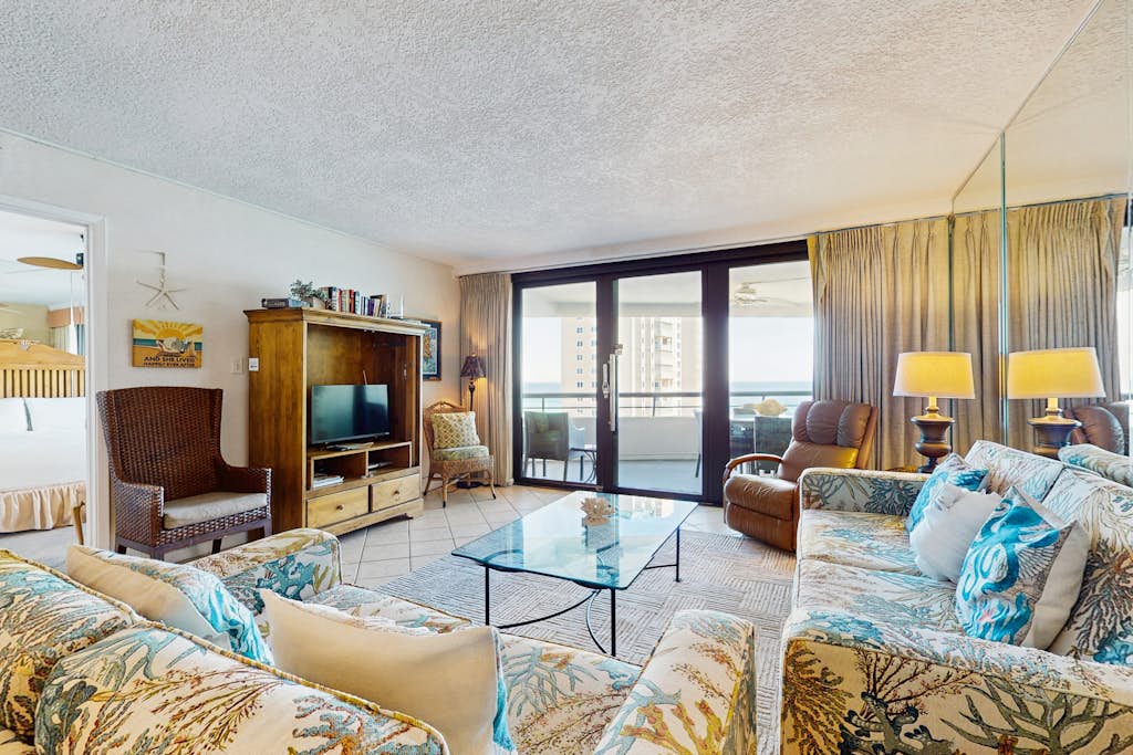 Gulf-view resort condo with pools, hot tubs, balcony, WiFi, W&D, & AC
