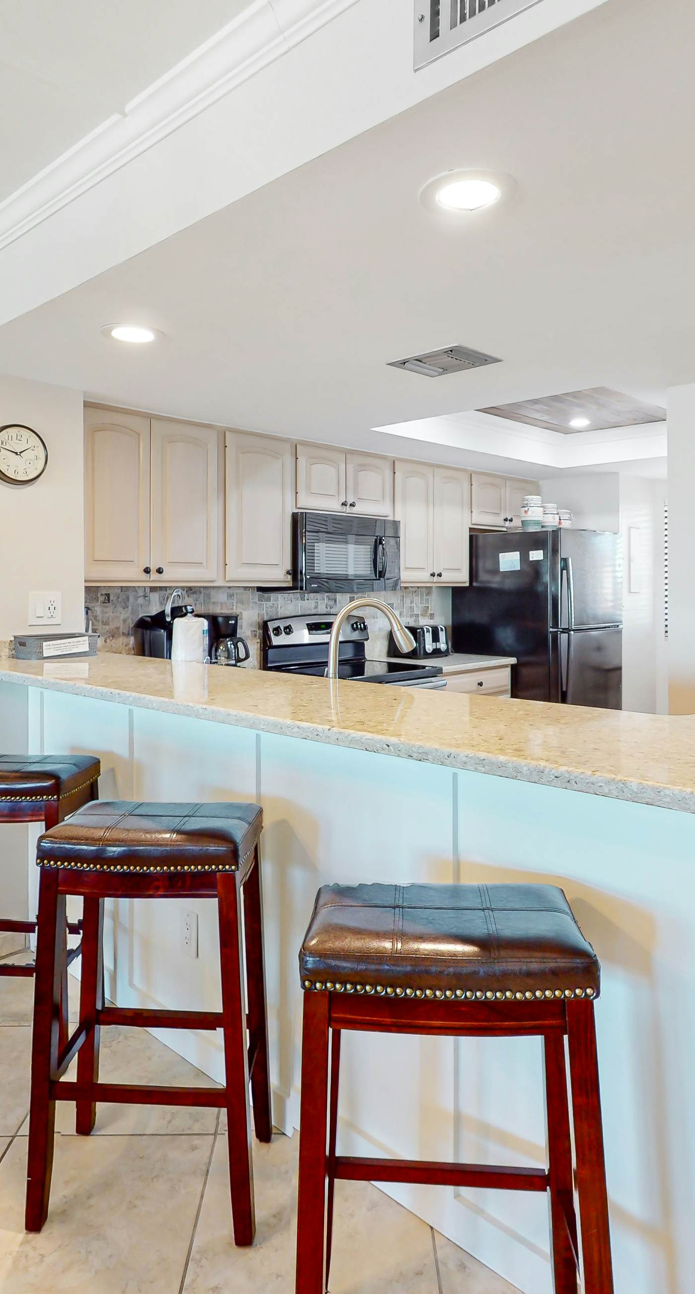 Oceanfront gem with pool, gym, hot tub, AC, W&D & beach-view balcony