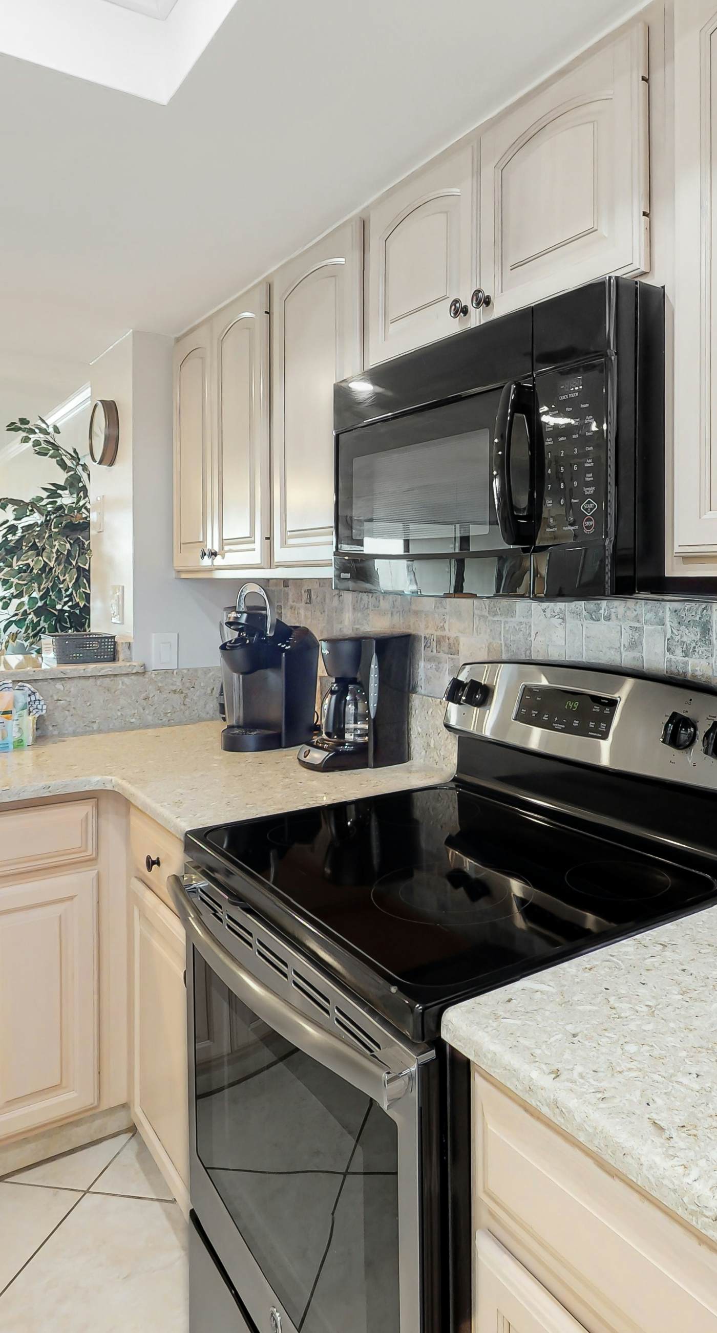 Oceanfront gem with pool, gym, hot tub, AC, W&D & beach-view balcony