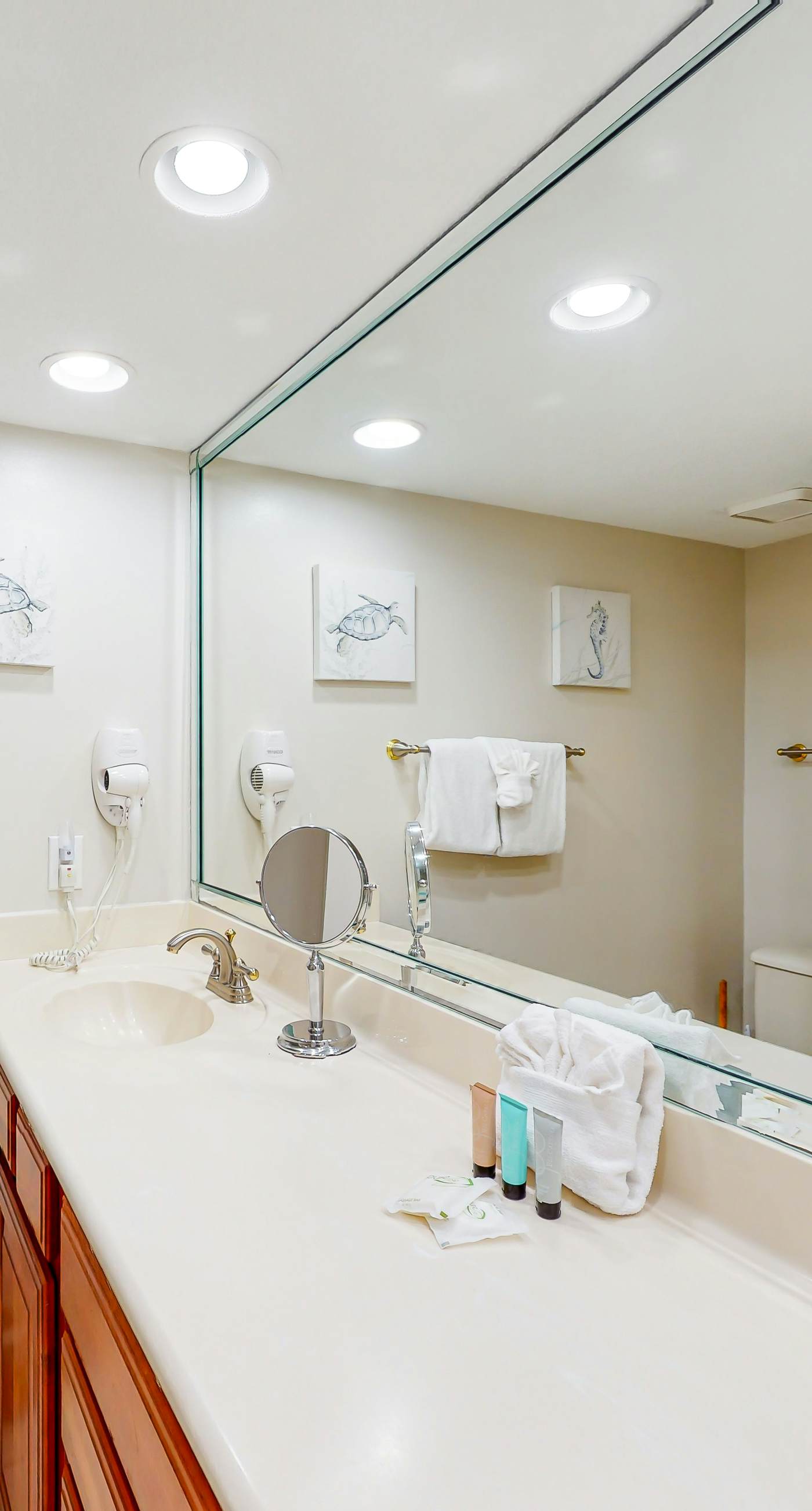 Oceanfront gem with pool, gym, hot tub, AC, W&D & beach-view balcony