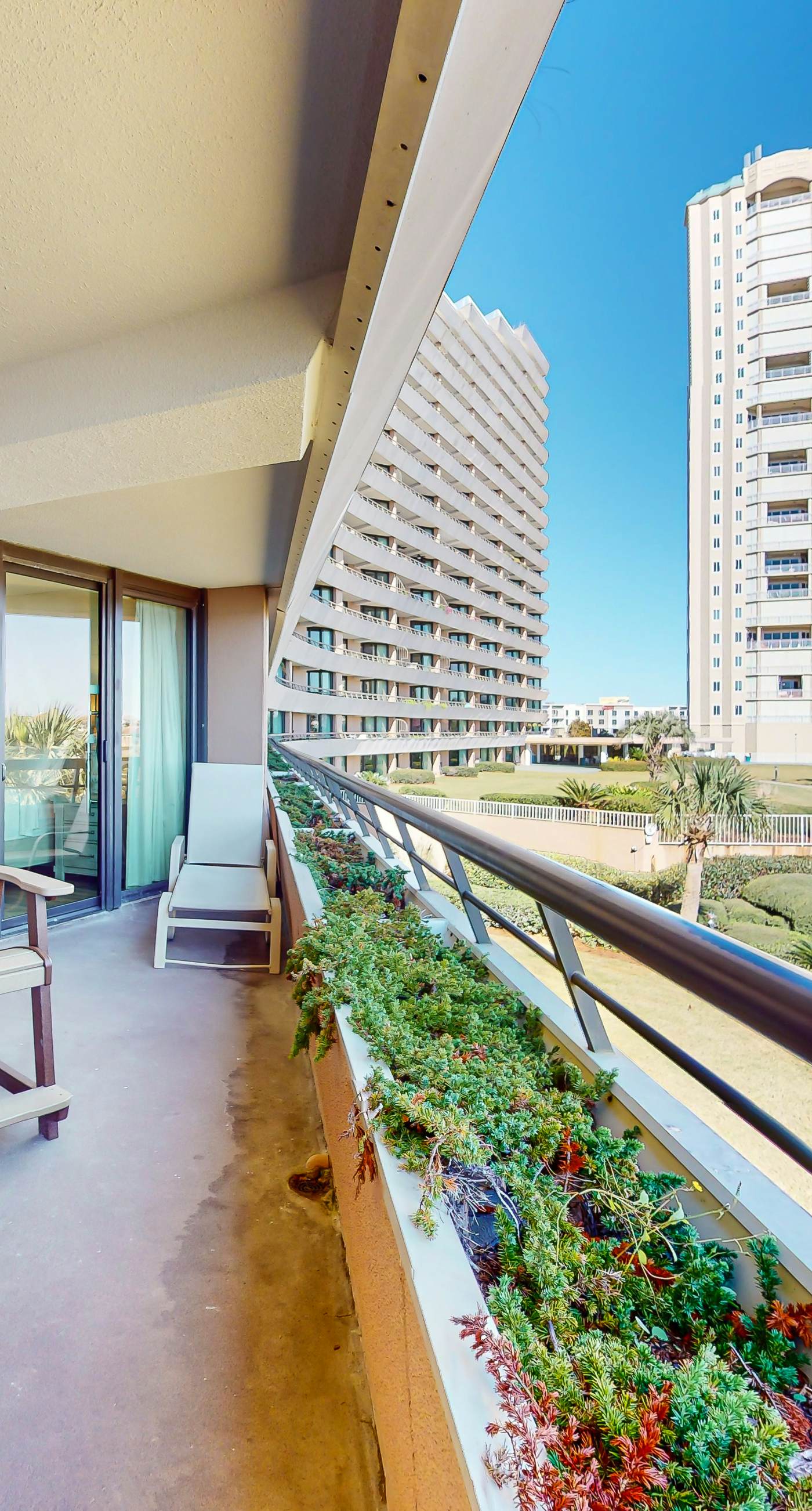 Oceanfront gem with pool, gym, hot tub, AC, W&D & beach-view balcony