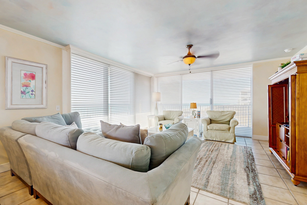 Spacious beachfront condo with full kitchen, shared pool and beach access