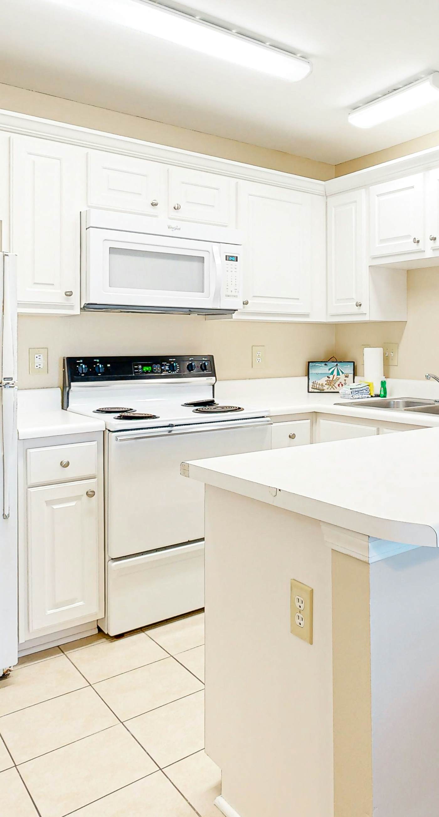 Sunny condo with pool, hot tub, pool views, balcony, & AC