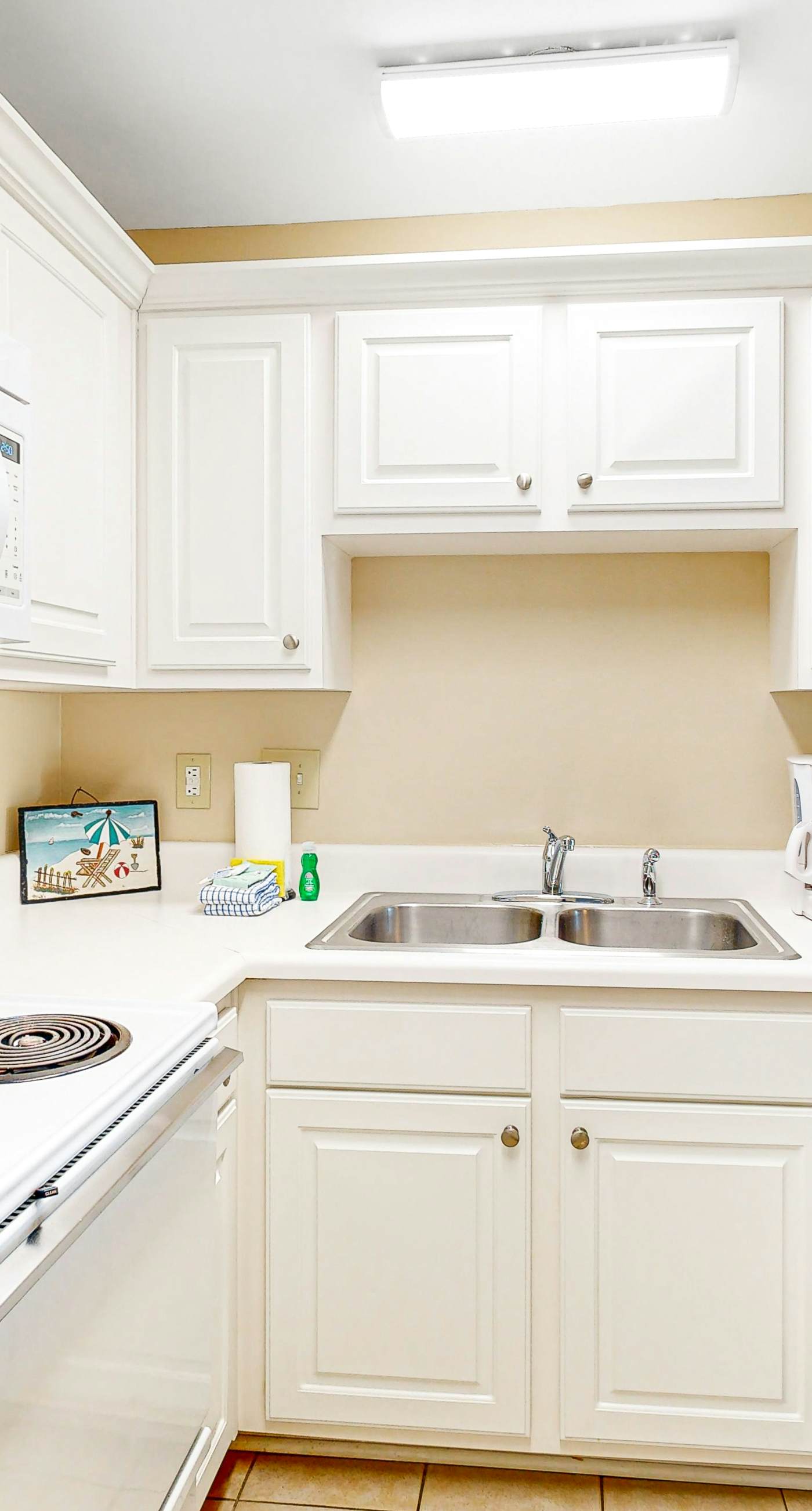 Sunny condo with pool, hot tub, pool views, balcony, & AC