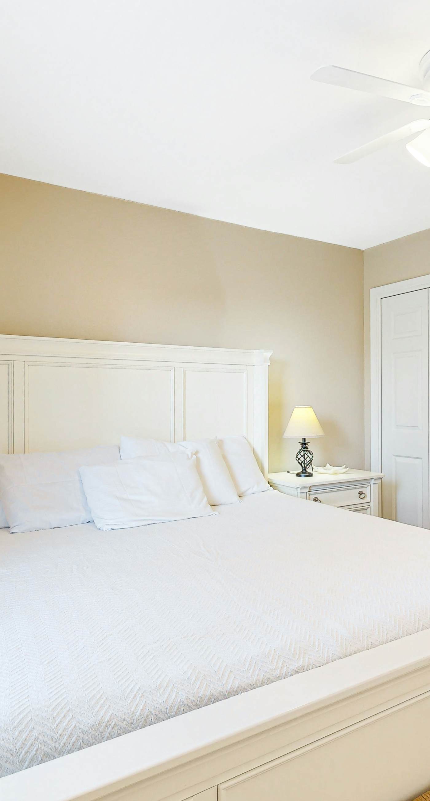 Sunny condo with pool, hot tub, pool views, balcony, & AC