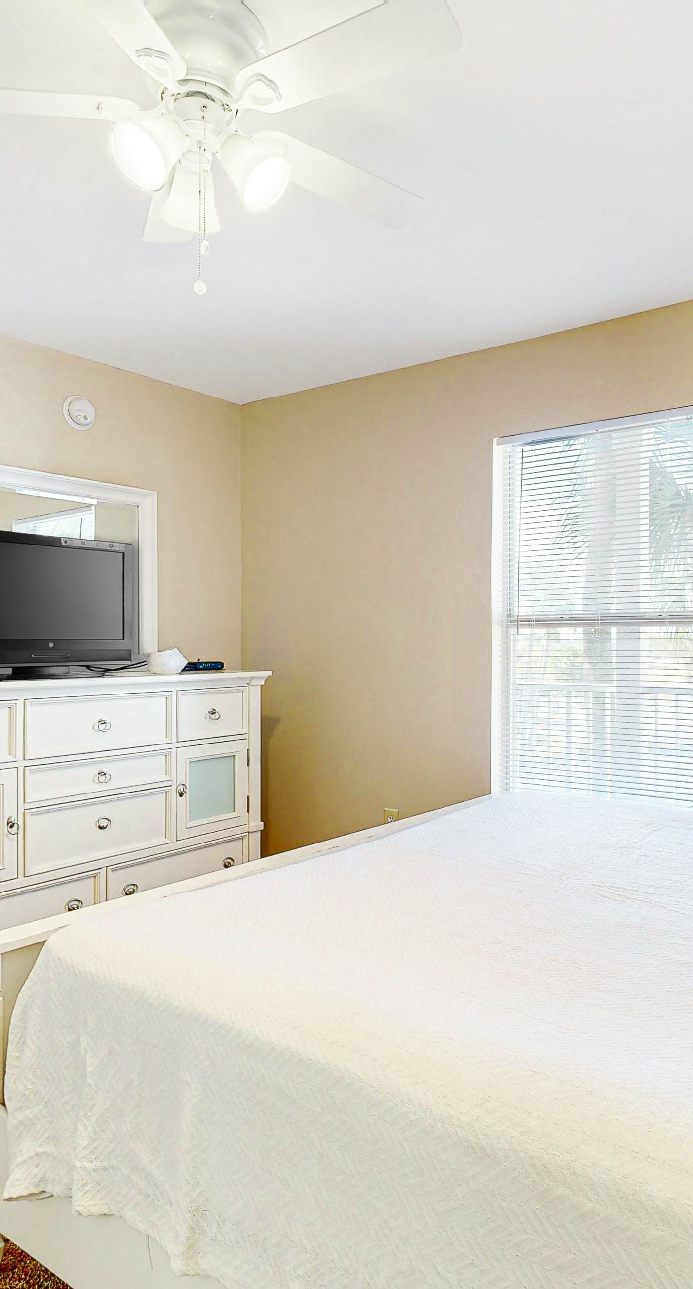 Sunny condo with pool, hot tub, pool views, balcony, & AC