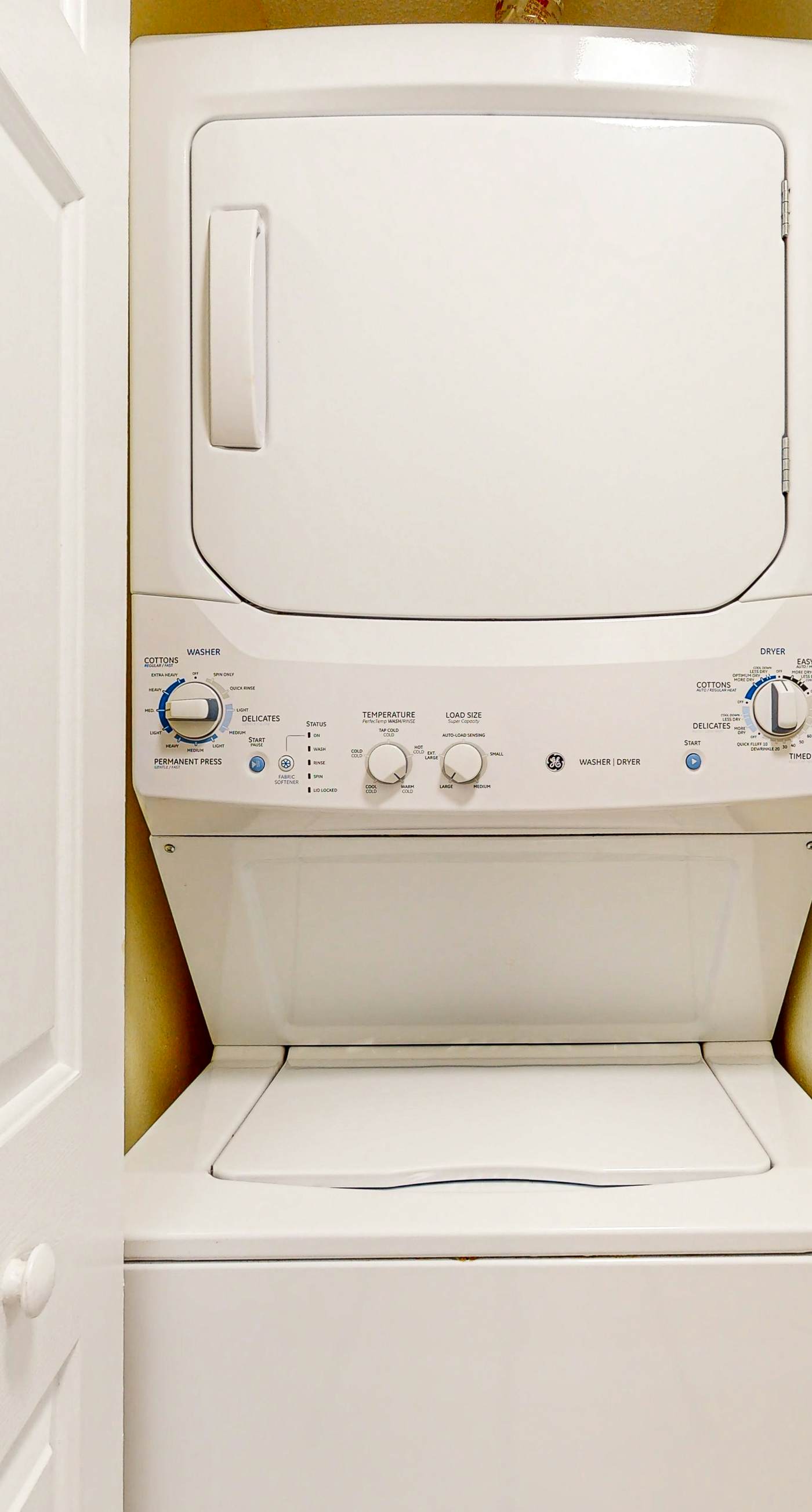 Sunny condo with pool, hot tub, pool views, balcony, & AC