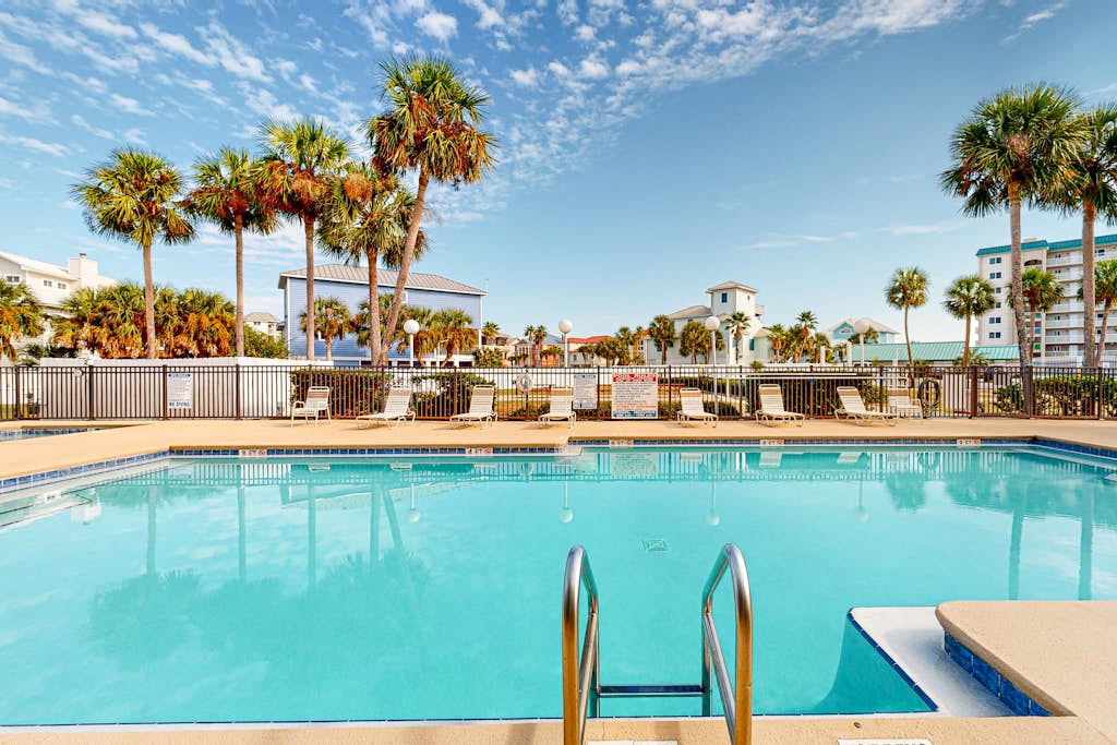 Sunny condo with pool, hot tub, pool views, balcony, & AC